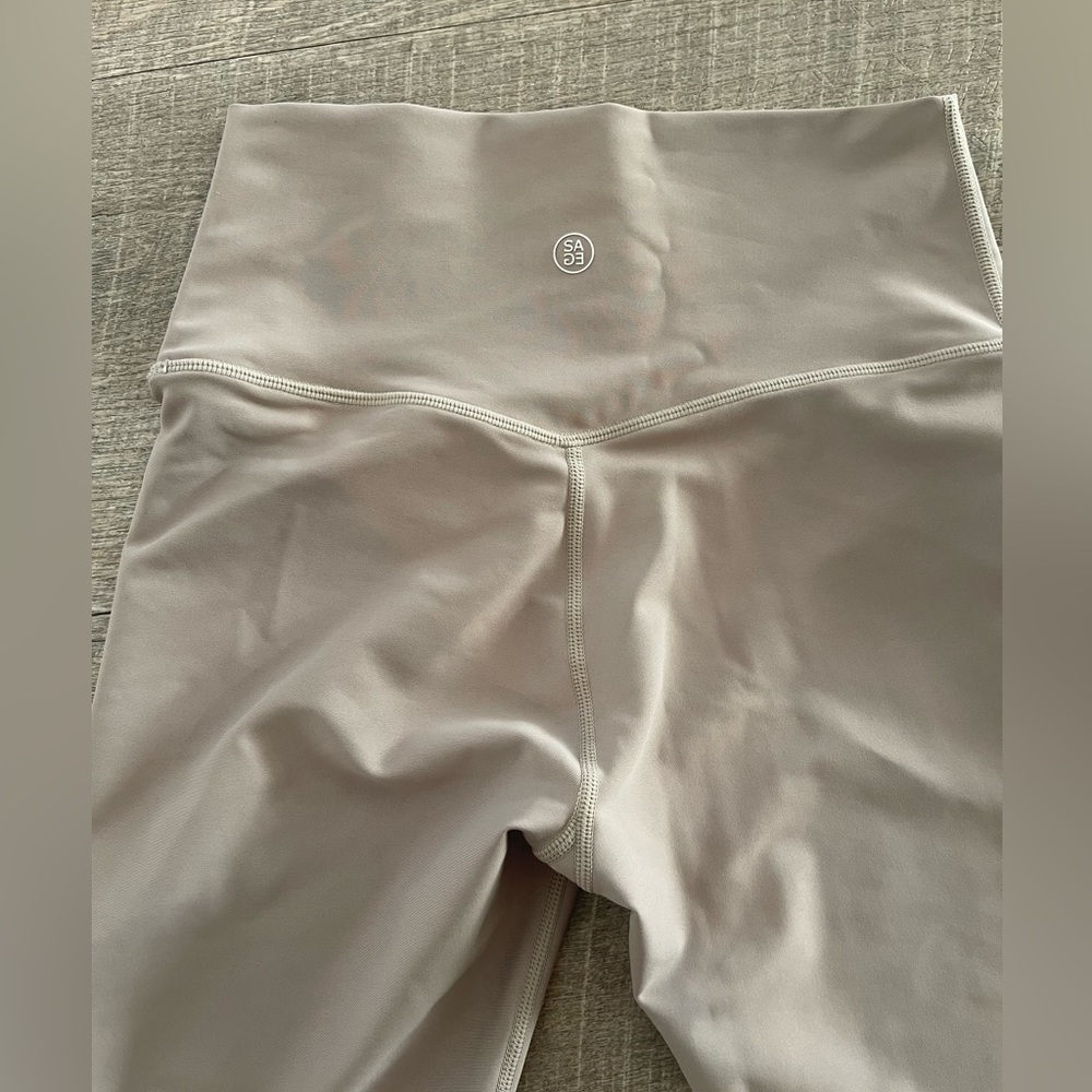 Size small yoga pants.